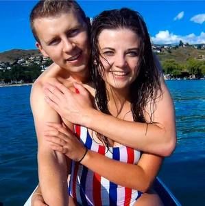 Meet your Posher, Clarise